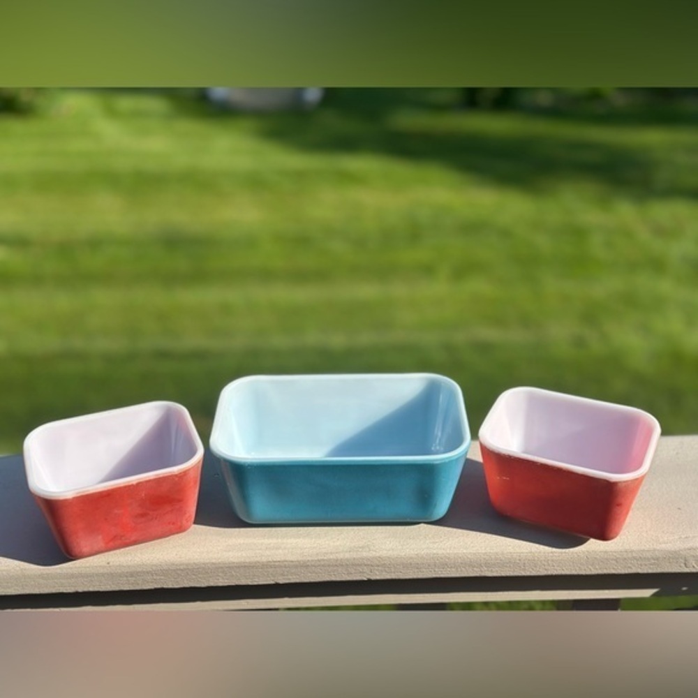 Vintage Pyrex refrigerator containers